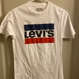 Levi’s t shirt